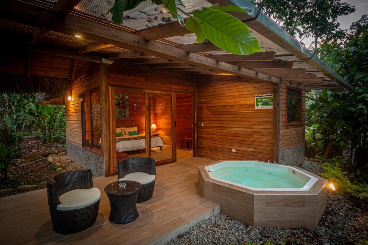 El Jardin Lodge & Spa Puerto Misahuallí エクステリア 写真