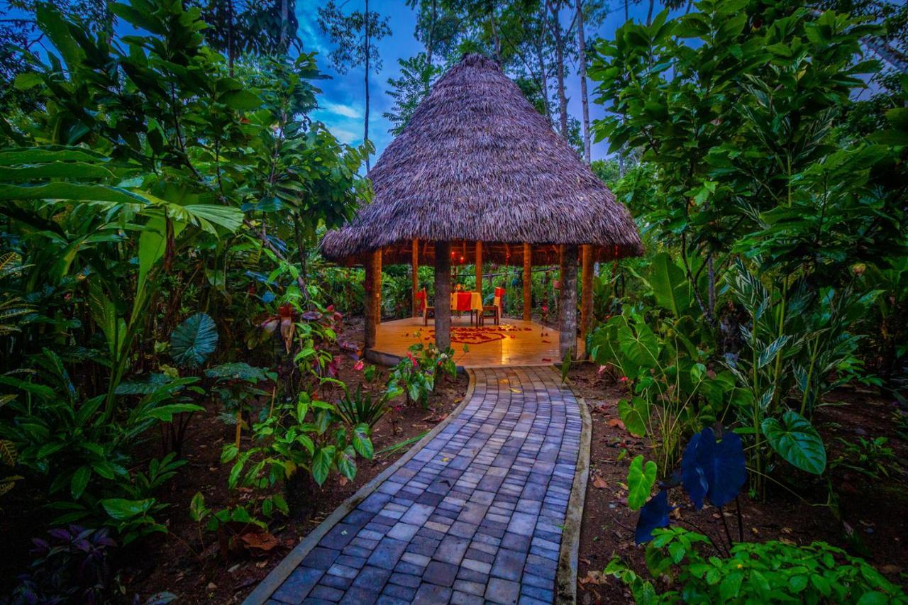 El Jardin Lodge & Spa Puerto Misahuallí エクステリア 写真